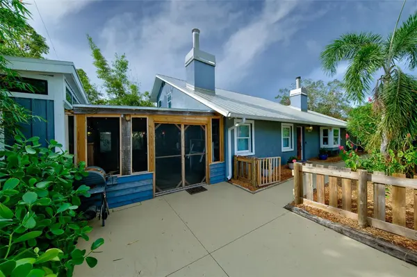 2690 TEMPLE ST, Sarasota, FL 34239