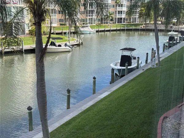 1250 N PORTOFINO DR #202, Sarasota, FL 34242
