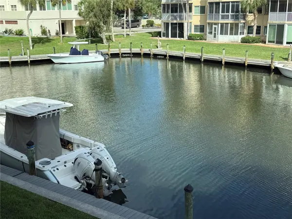 1250 N PORTOFINO DR #202, Sarasota, FL 34242