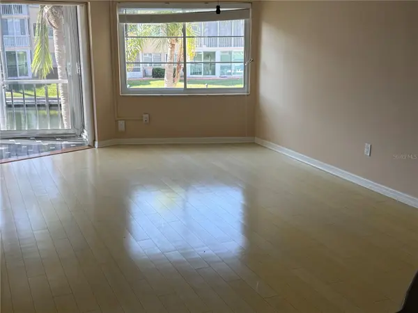 1250 N PORTOFINO DR #202, Sarasota, FL 34242