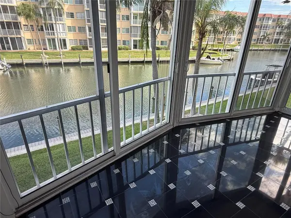 1250 N PORTOFINO DR #202, Sarasota, FL 34242