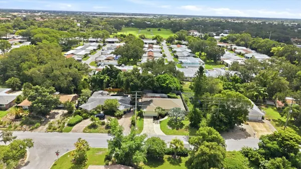 6233 ROCKEFELLER AVE, Sarasota, FL 34231