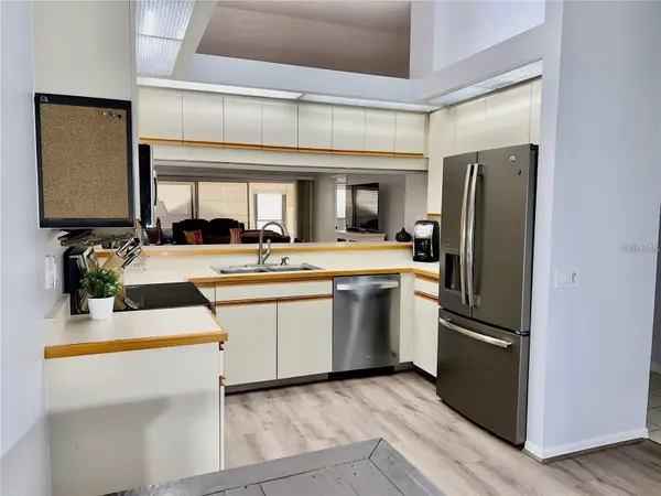 7186 LAKESIDE DR, Sarasota, FL 34243