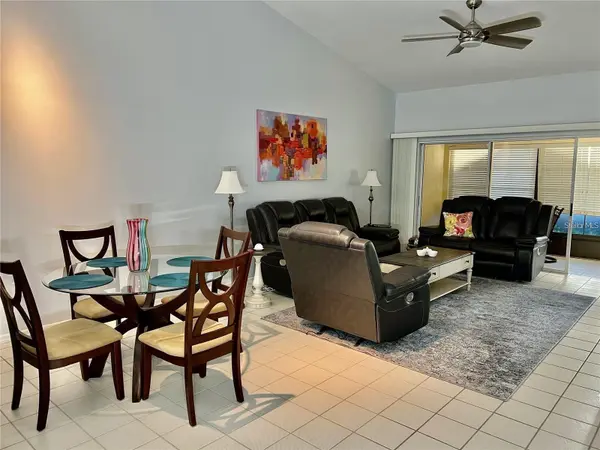 7186 LAKESIDE DR, Sarasota, FL 34243