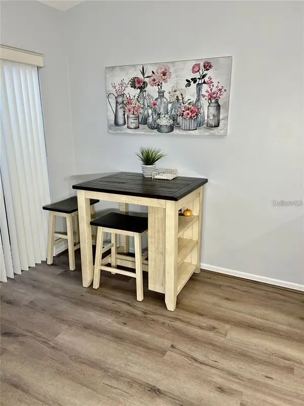 7186 LAKESIDE DR, Sarasota, FL 34243