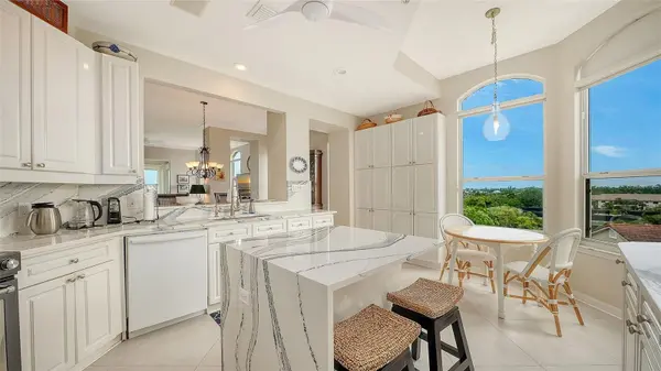 5420 EAGLES POINT CIR #406, Sarasota, FL 34231