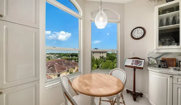 5420 EAGLES POINT CIR #406, Sarasota, FL 34231