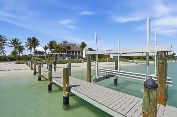 211 KINGFISHER DR, Captiva, FL 33924