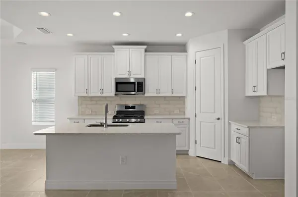 10366 LAKE GEORGE AVE, Sarasota, FL 34241