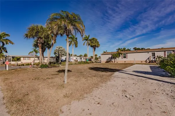 2100 KINGS HWY #28, Port Charlotte, FL 33980