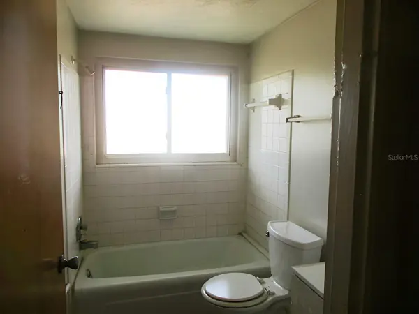 3024 WILLIAMSBURG ST, Sarasota, FL 34231