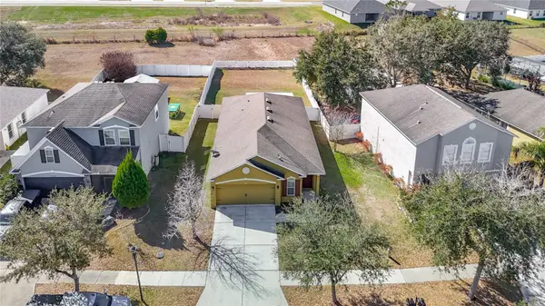 13221 WATERFORD CASTLE DR, Dade City, FL 33525