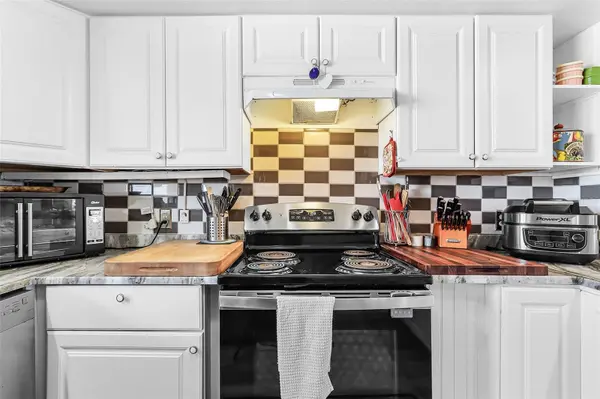 3935 COUNTRY CLUB BLVD #17, Cape Coral, FL 33904