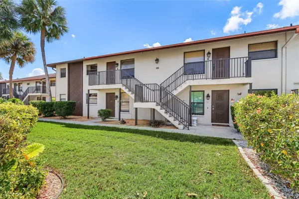 3935 COUNTRY CLUB BLVD #17, Cape Coral, FL 33904