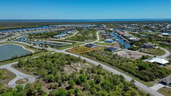 8062 CAROLINE DR, Port Charlotte, FL 33981