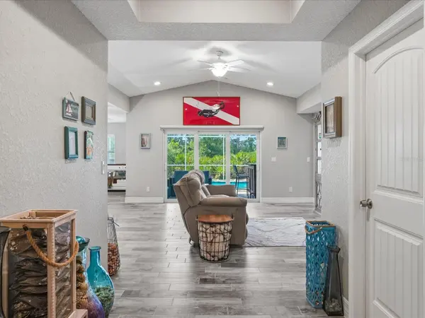 127 GLADES DR, Rotonda West, FL 33947