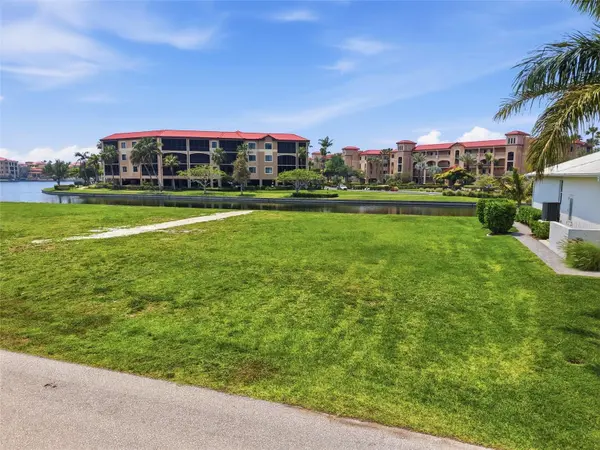 81 COLONY POINT DR, Punta Gorda, FL 33950