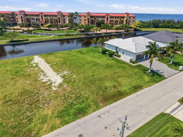 81 COLONY POINT DR, Punta Gorda, FL 33950