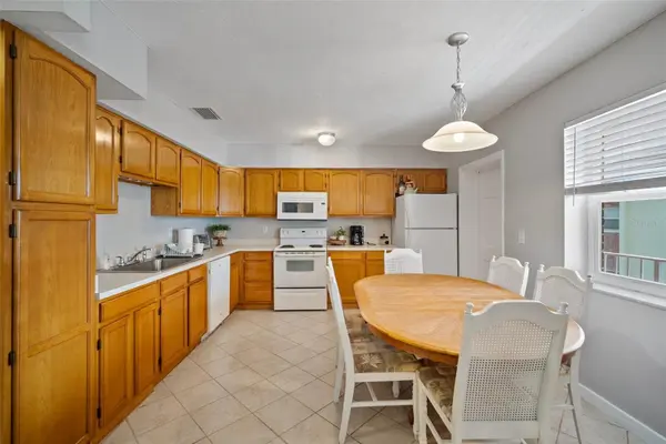 380 BASE AVE E #202, Venice, FL 34285