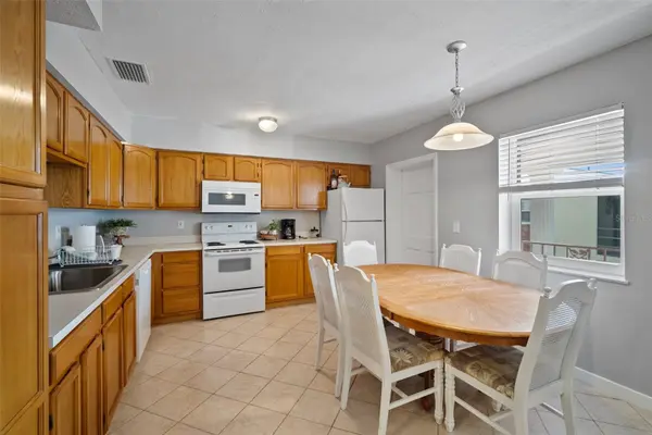 380 BASE AVE E #202, Venice, FL 34285