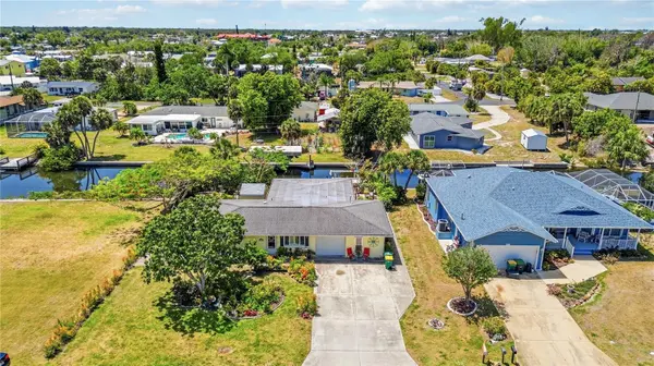 885 E 3RD ST, Englewood, FL 34223