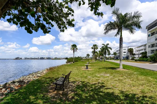 1477 PARK BEACH CIR #33, Punta Gorda, FL 33950