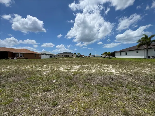 2018 NW 33RD AVE, Cape Coral, FL 33993