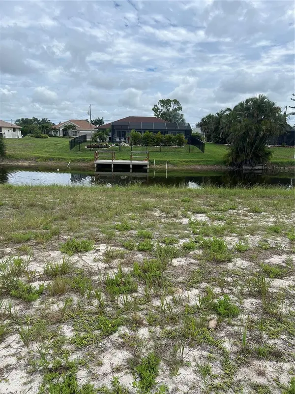 120 MARK TWAIN LN, Rotonda West, FL 33947