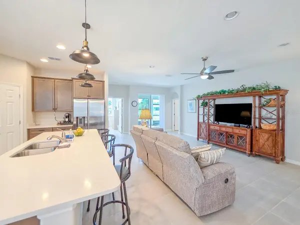 8 LAKELAND WAY, Palm Coast, FL 32137