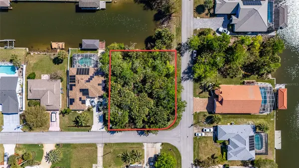 2 COCONUT CT, Palm Coast, FL 32137