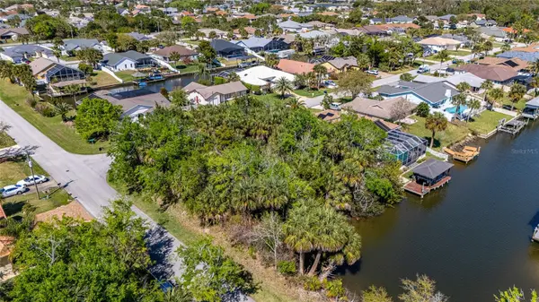 2 COCONUT CT, Palm Coast, FL 32137
