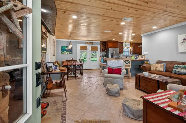 137 & 135 RIVERSIDE DR, Satsuma, FL 32189