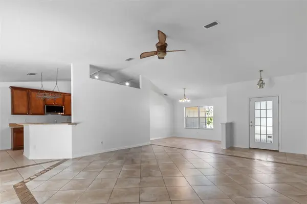 90 UNIVERSIAL TRL, Palm Coast, FL 32164