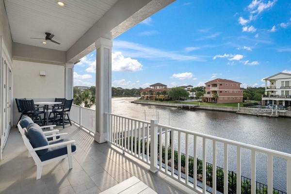 18 SPINAKER CIR, Palm Coast, FL 32137