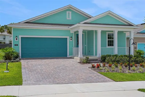 985 FIESTA KEY CIR, Lady Lake, FL 32159