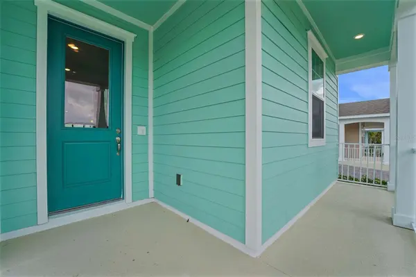 985 FIESTA KEY CIR, Lady Lake, FL 32159