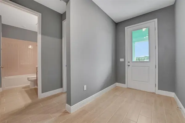985 FIESTA KEY CIR, Lady Lake, FL 32159