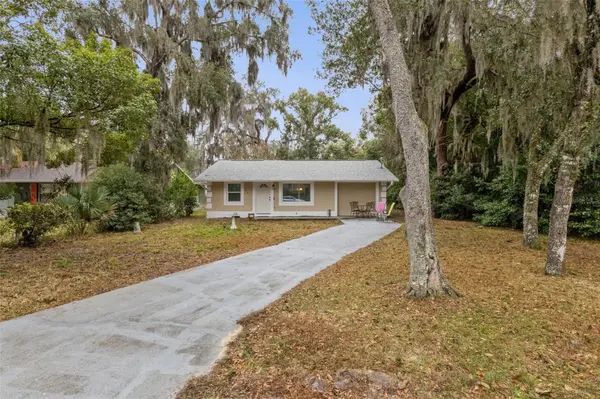 690 E JACKSON AVE, Mount Dora, FL 32757