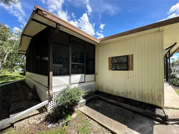 252 PINEWOOD DR, Eustis, FL 32726