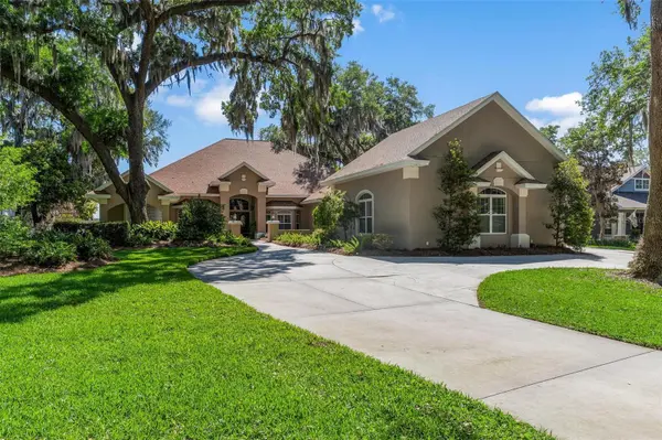 926 HAWK LNDG, Fruitland Park, FL 34731