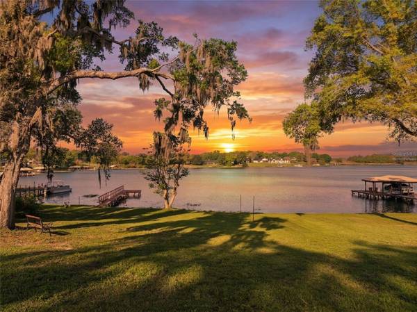 2874 E CROOKED LAKE DR, Eustis, FL 32726