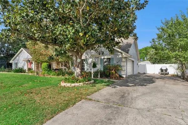 2002 FAIRWAY DR, Eustis, FL 32726