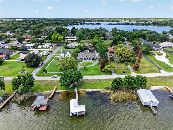 1735 LAKESHORE DR, Mount Dora, FL 32757