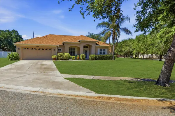 12929 REGIMENT DR, Grand Island, FL 32735