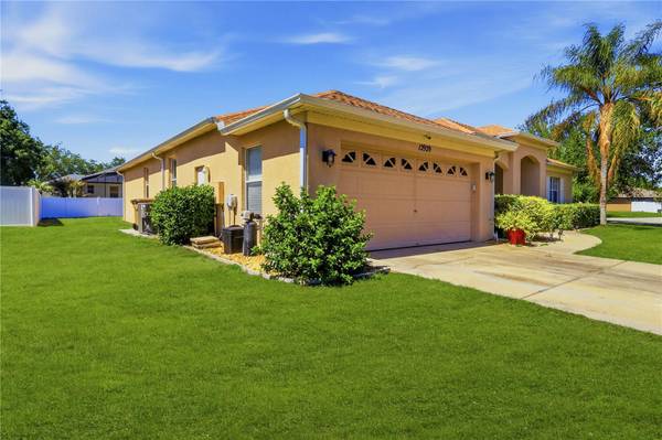 12929 REGIMENT DR, Grand Island, FL 32735