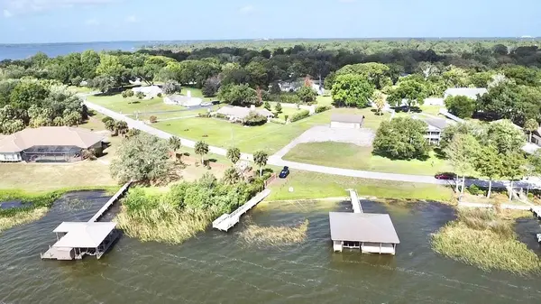 3155 LAKESHORE DR, Mount Dora, FL 32757