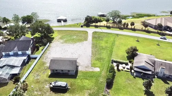 3155 LAKESHORE DR, Mount Dora, FL 32757