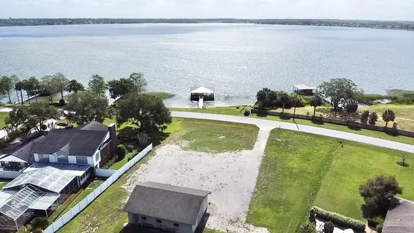 3155 LAKESHORE DR, Mount Dora, FL 32757