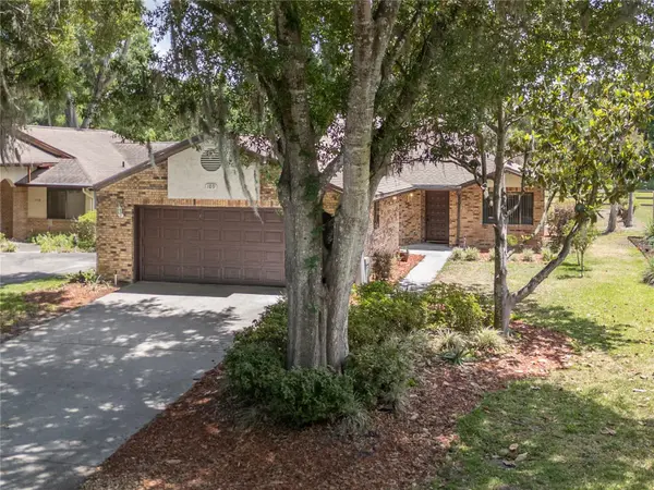 109 WATERWOOD DR, Yalaha, FL 34797