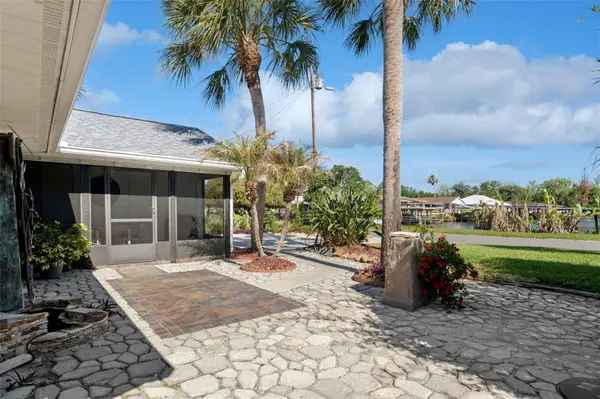 13502 COUNTRY CLUB DR, Tavares, FL 32778